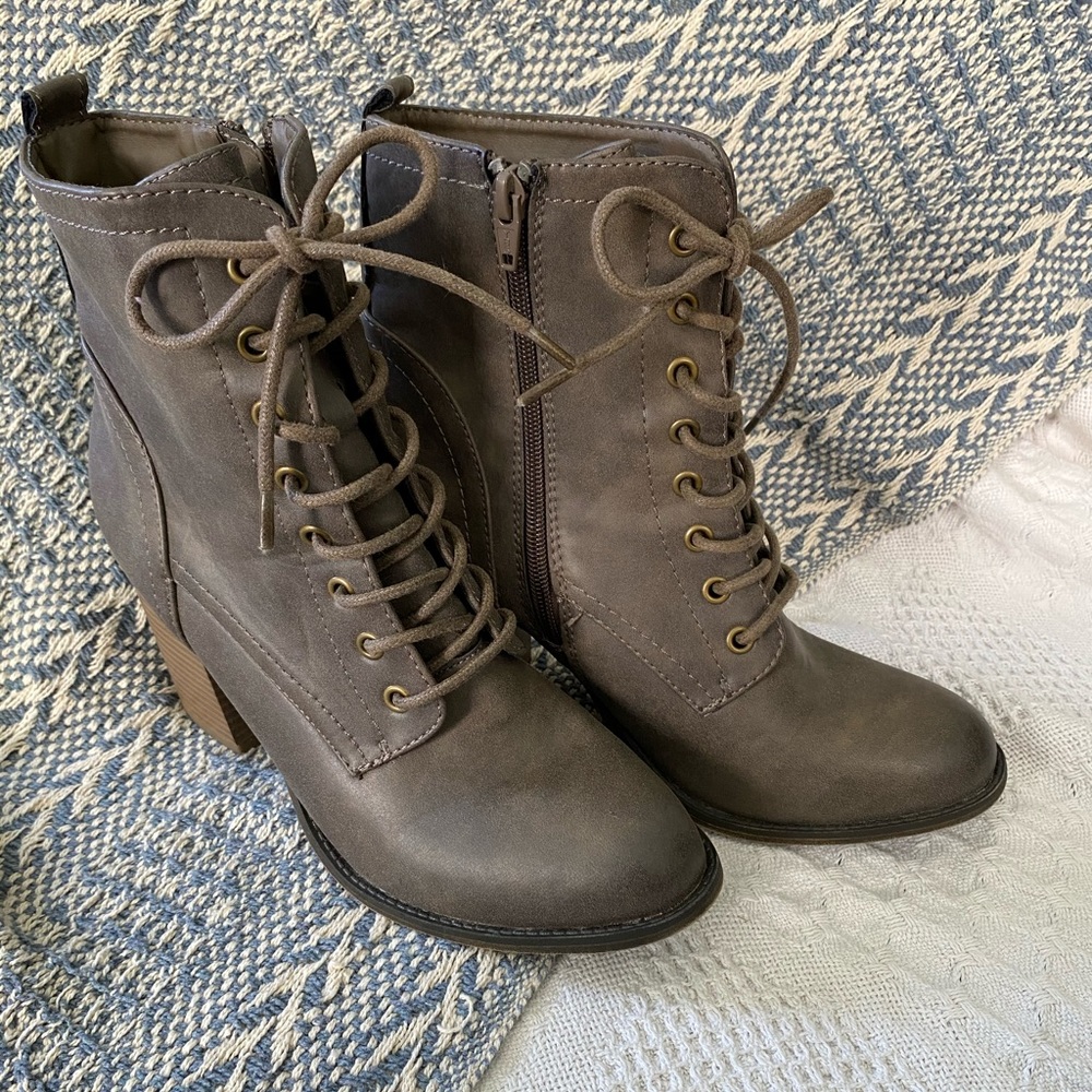 Target lace up booths with side zipper, size 10